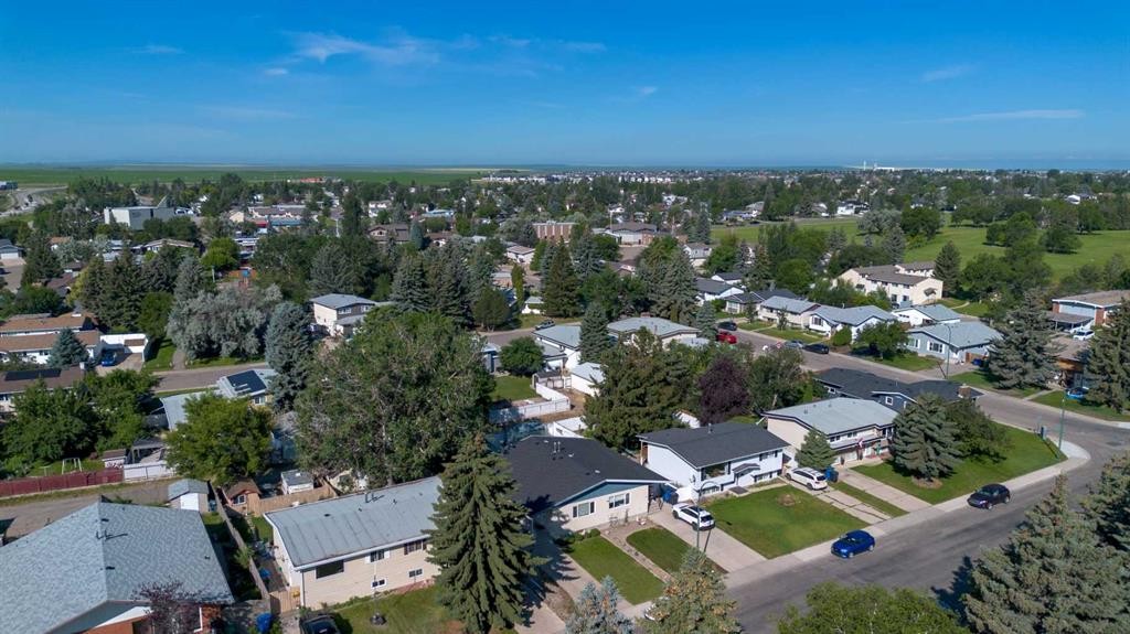 27 Laval Boulevard West, Lethbridge, AB - Outdoor With View