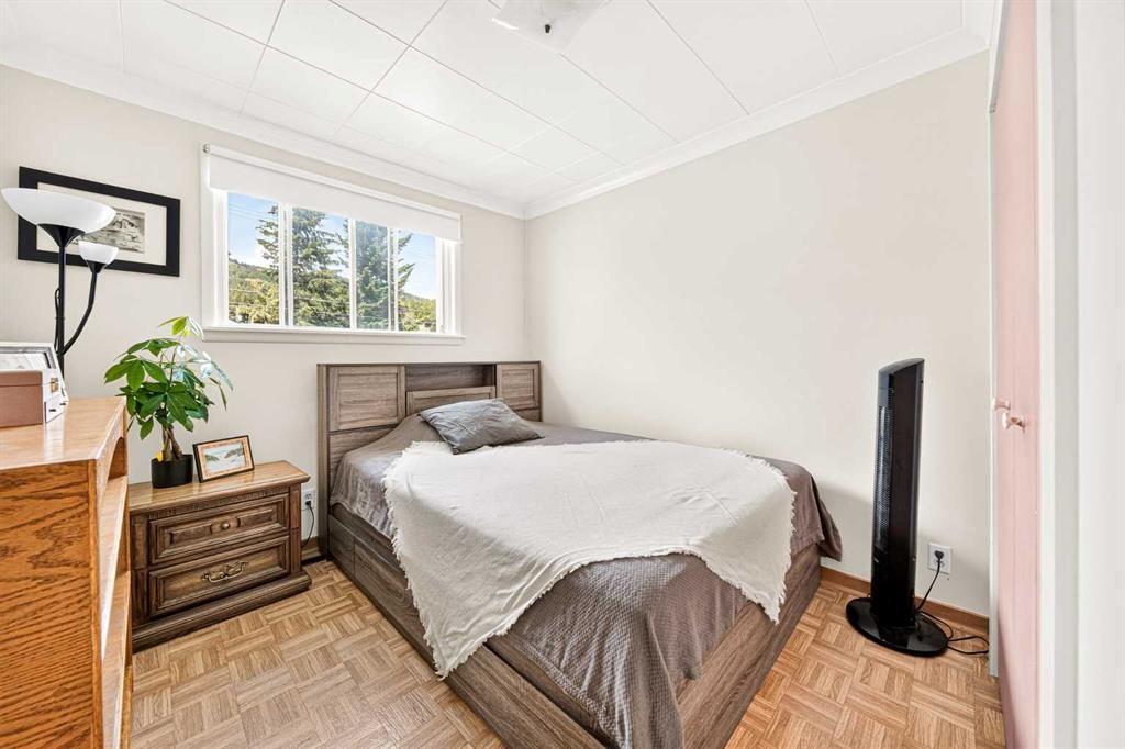 7826 22 Avenue, Coleman, AB - Indoor Photo Showing Bedroom