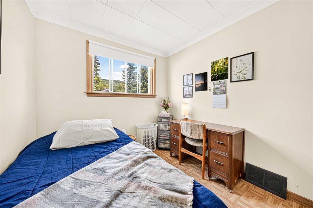 7826 22 Avenue, Coleman, AB - Indoor Photo Showing Bedroom