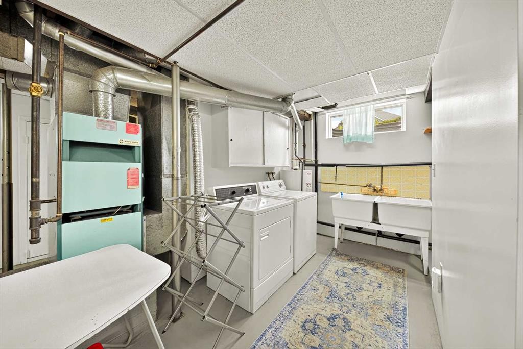 7826 22 Avenue, Coleman, AB - Indoor Photo Showing Laundry Room