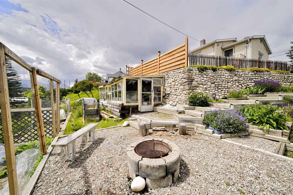 7826 22 Avenue, Coleman, AB - Outdoor