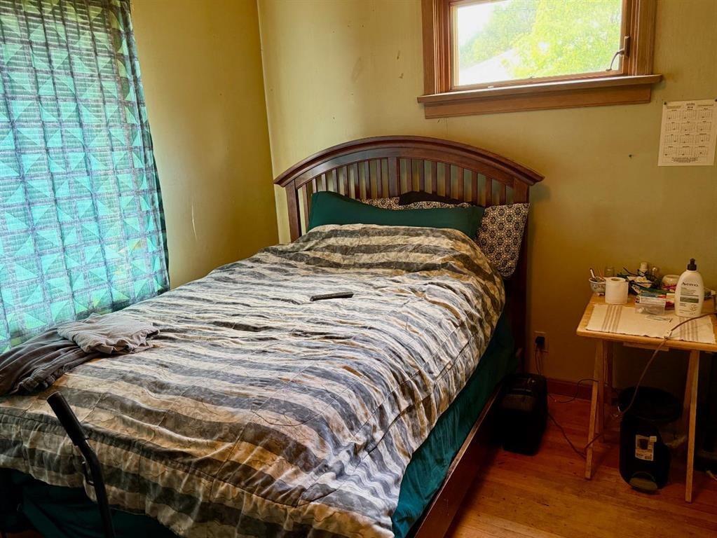 14825 21 Avenue South, Frank, AB - Indoor Photo Showing Bedroom