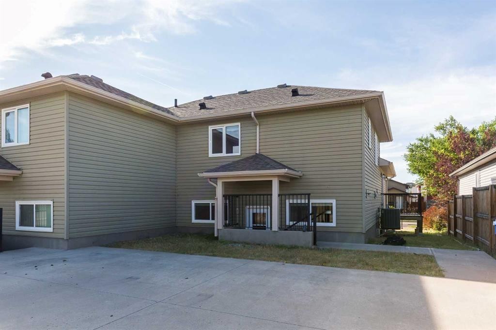 78 Sunridge Boulevard West, Lethbridge, AB