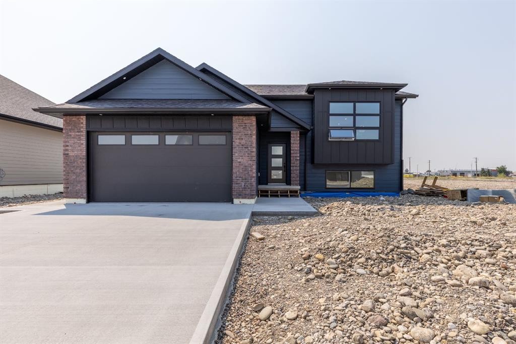 902 Willow Lane, Fort Macleod, AB - Outdoor With Facade