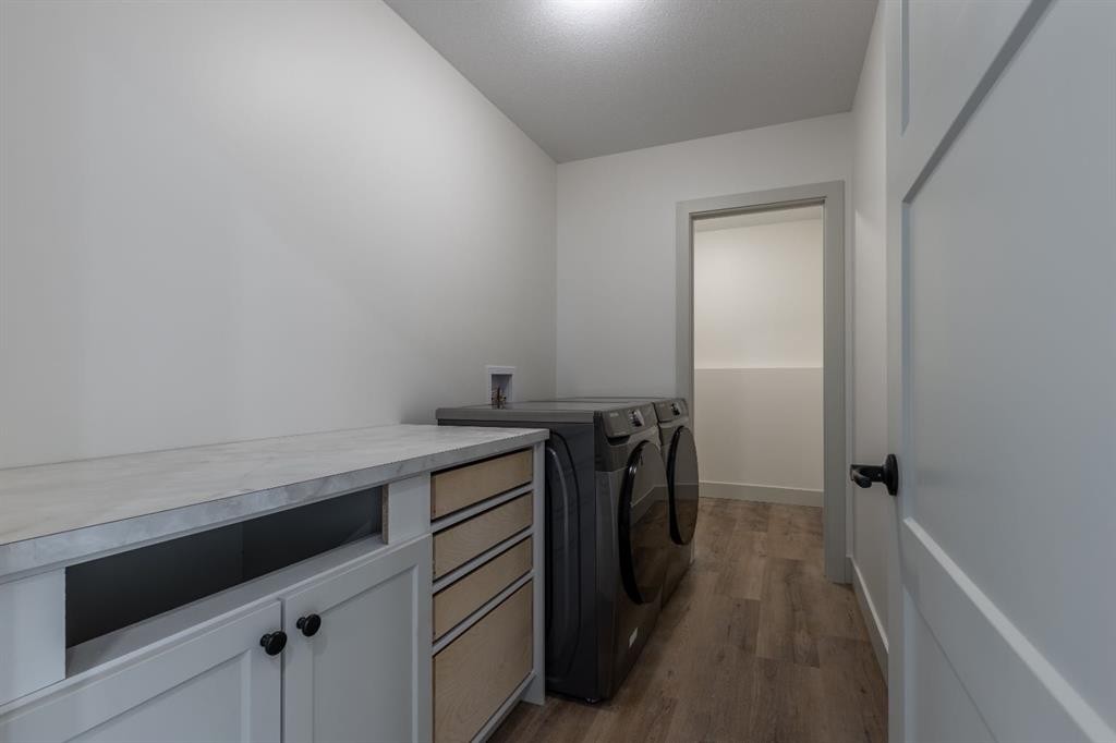 902 Willow Lane, Fort Macleod, AB - Indoor Photo Showing Laundry Room