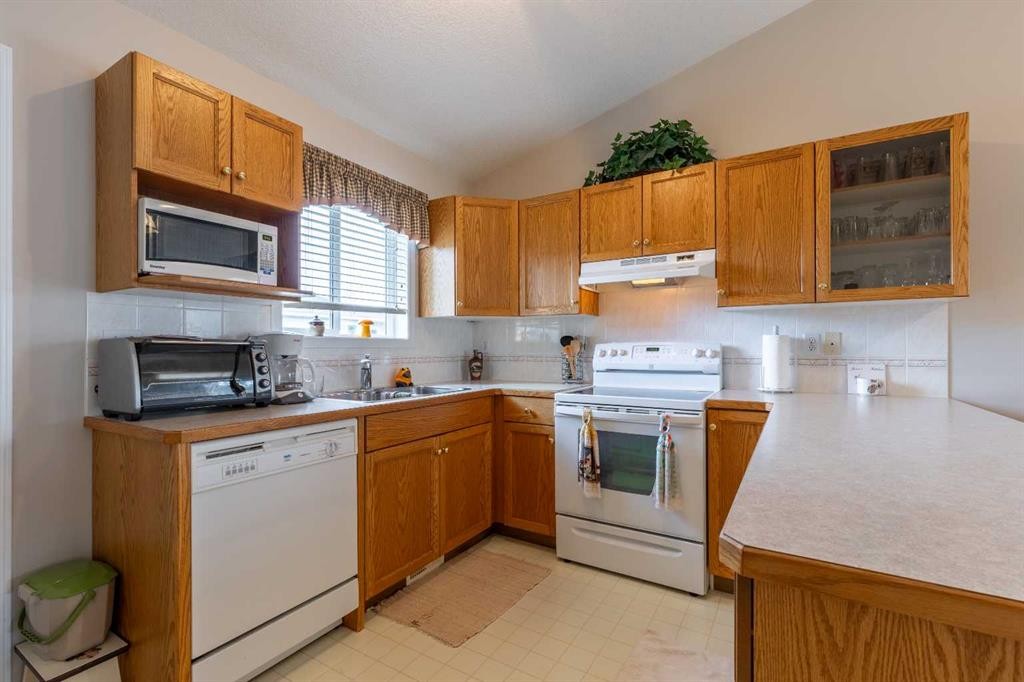 187 Cougar Way North, Lethbridge, AB
