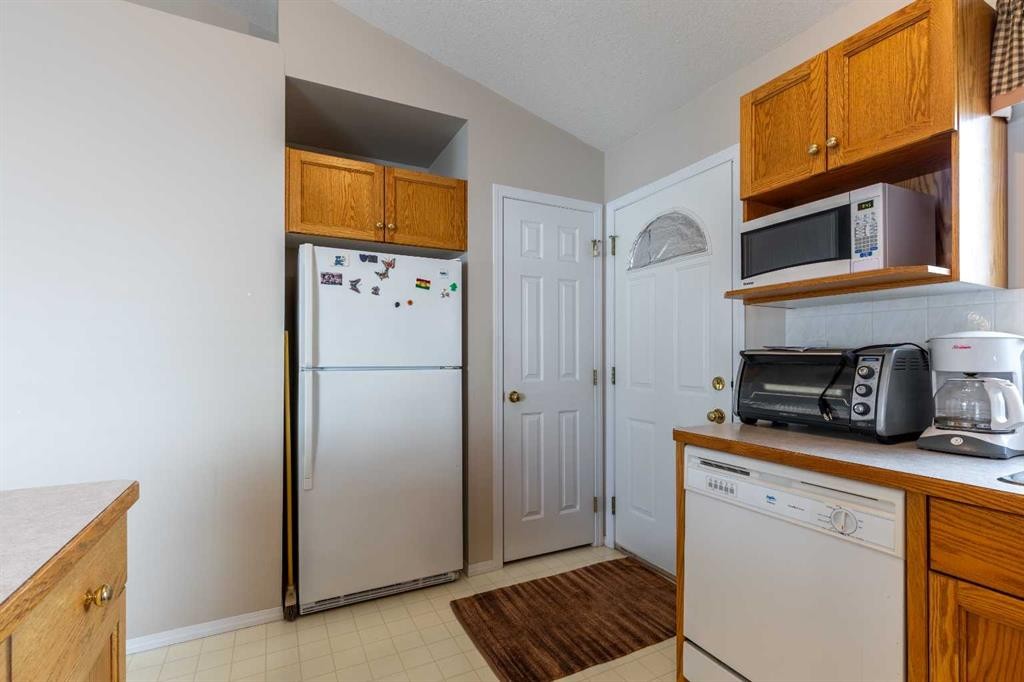 187 Cougar Way North, Lethbridge, AB