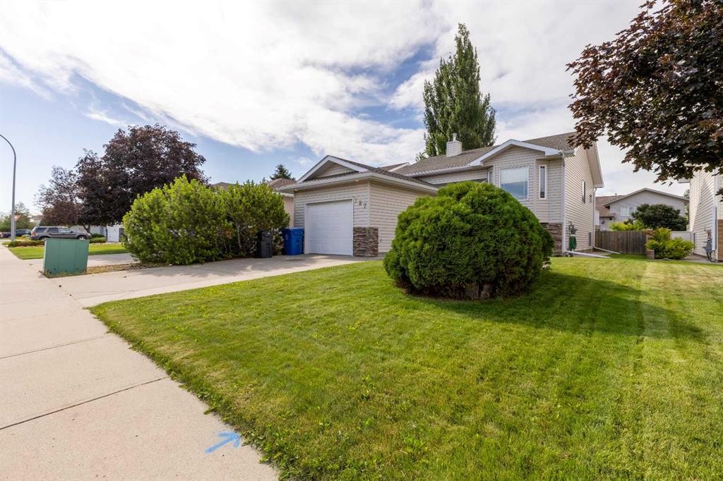 187 Cougar Way North, Lethbridge, AB