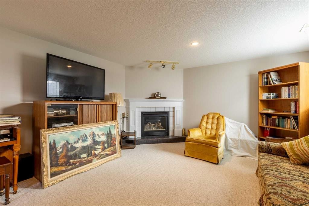 187 Cougar Way North, Lethbridge, AB