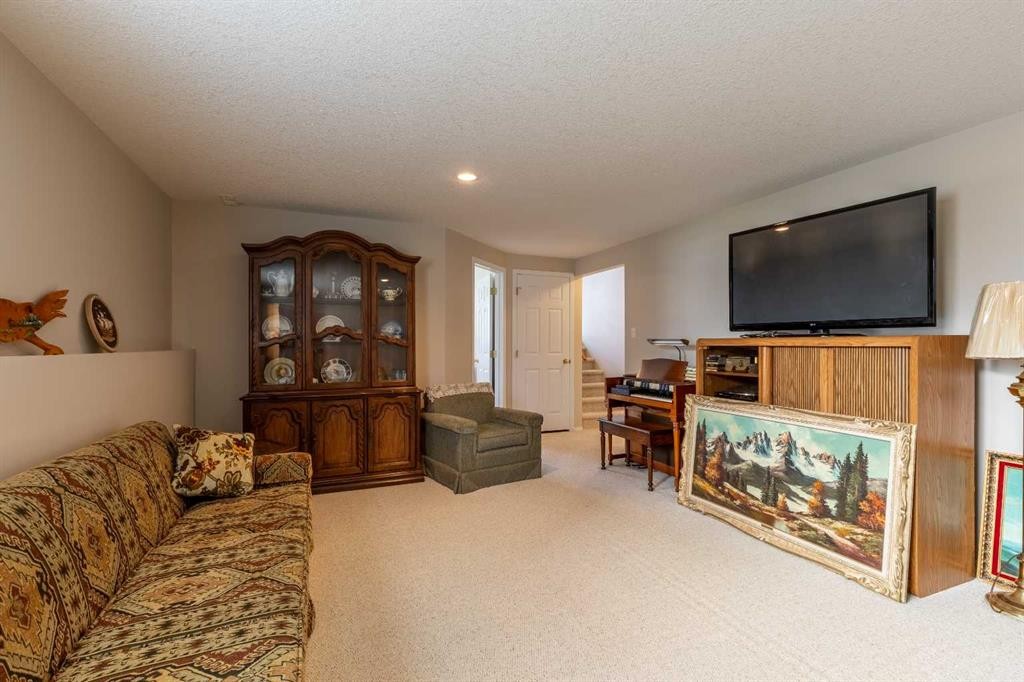 187 Cougar Way North, Lethbridge, AB