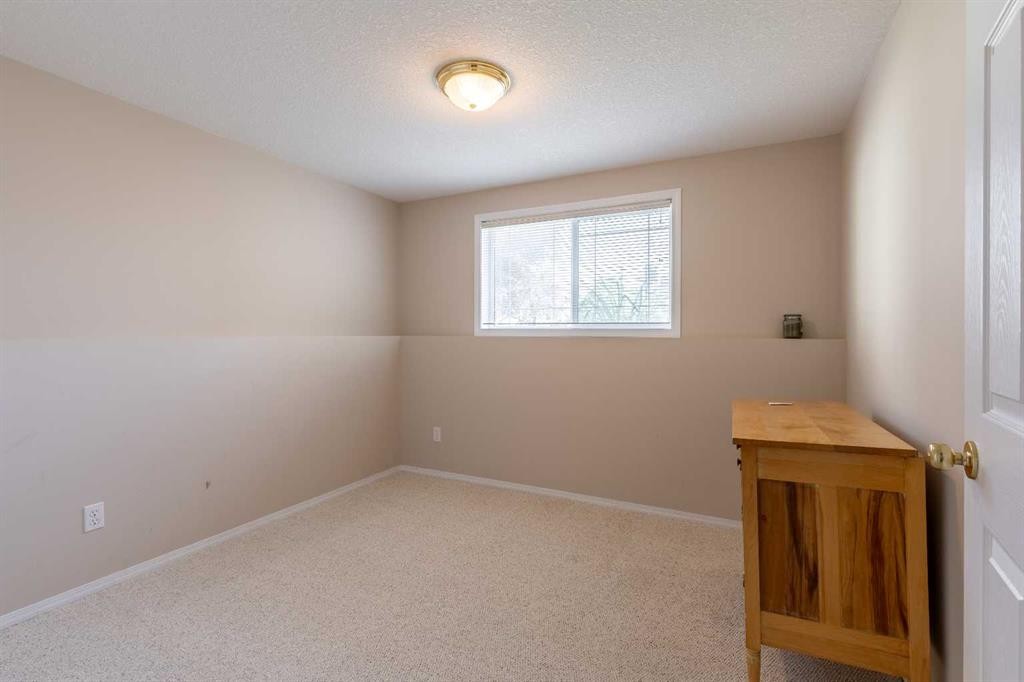 187 Cougar Way North, Lethbridge, AB