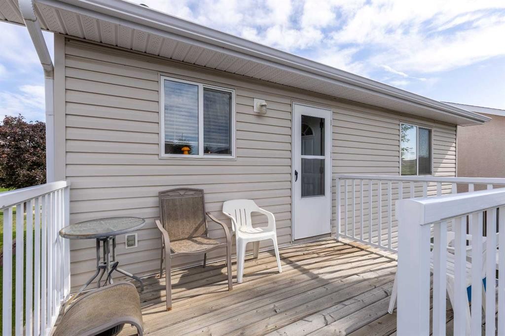 187 Cougar Way North, Lethbridge, AB