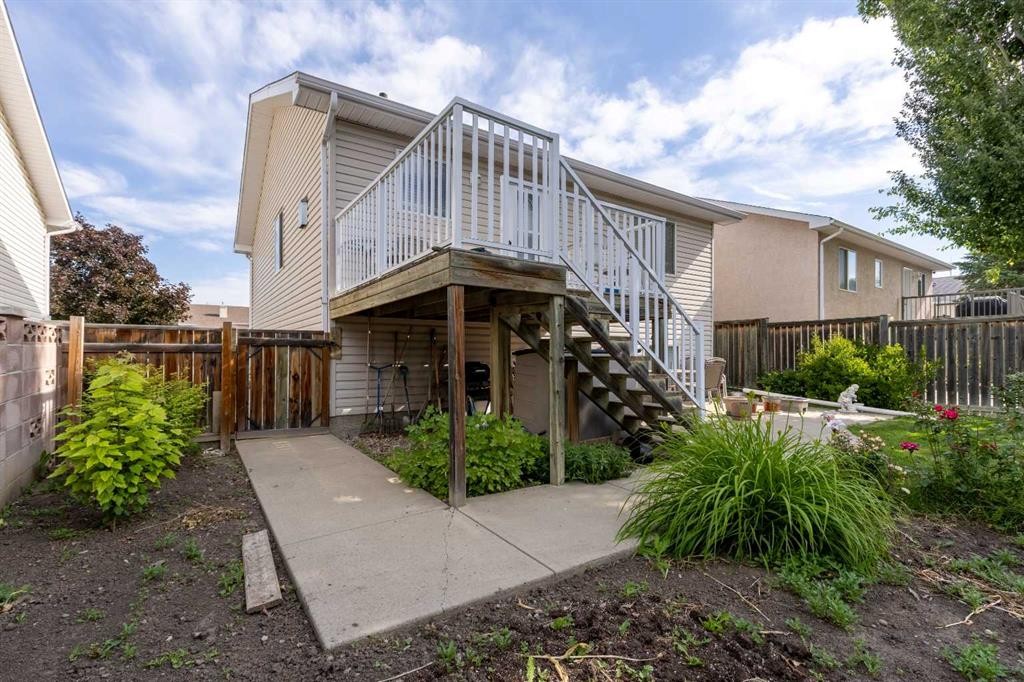 187 Cougar Way North, Lethbridge, AB