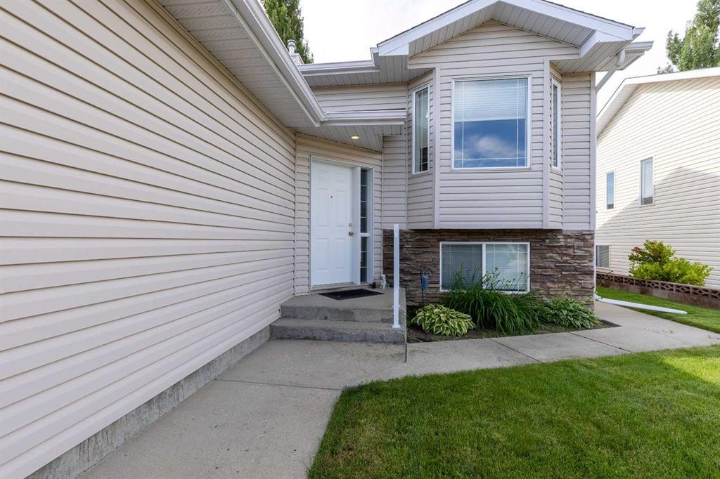187 Cougar Way North, Lethbridge, AB
