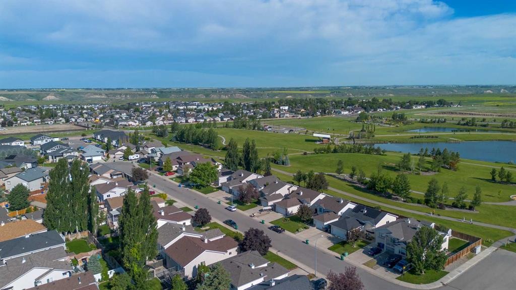 187 Cougar Way North, Lethbridge, AB