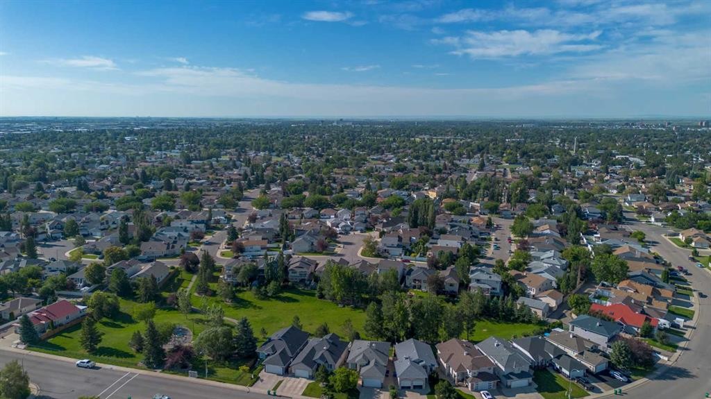 187 Cougar Way North, Lethbridge, AB