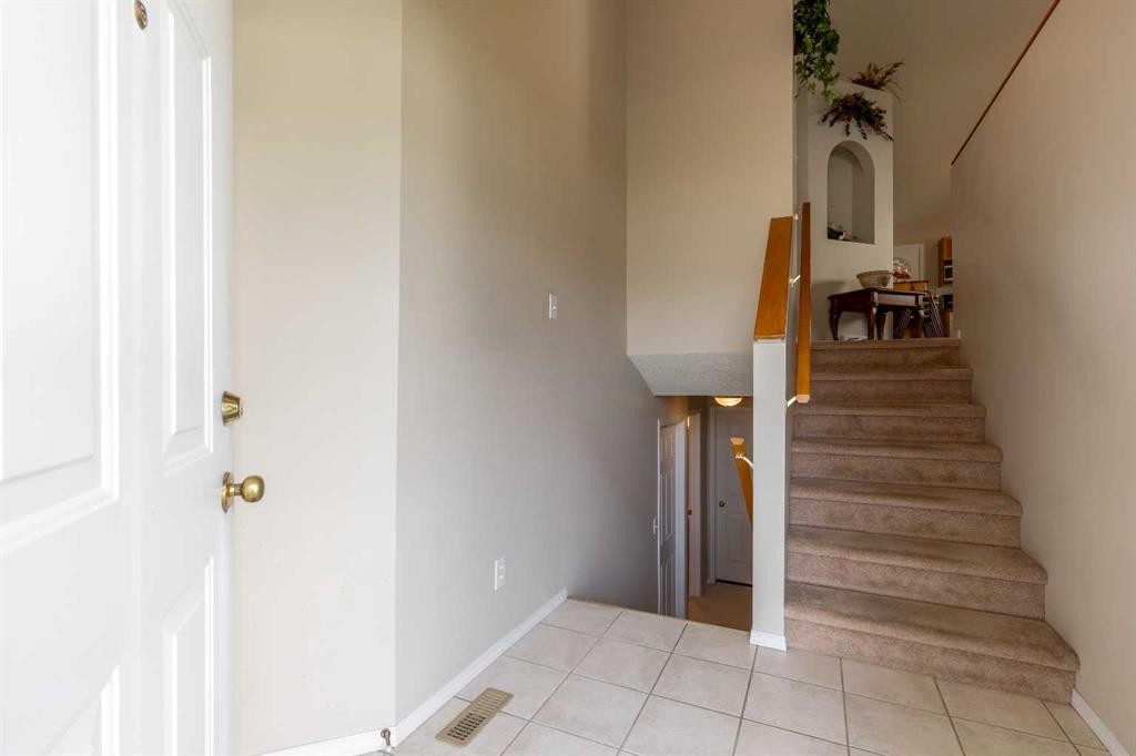 187 Cougar Way North, Lethbridge, AB