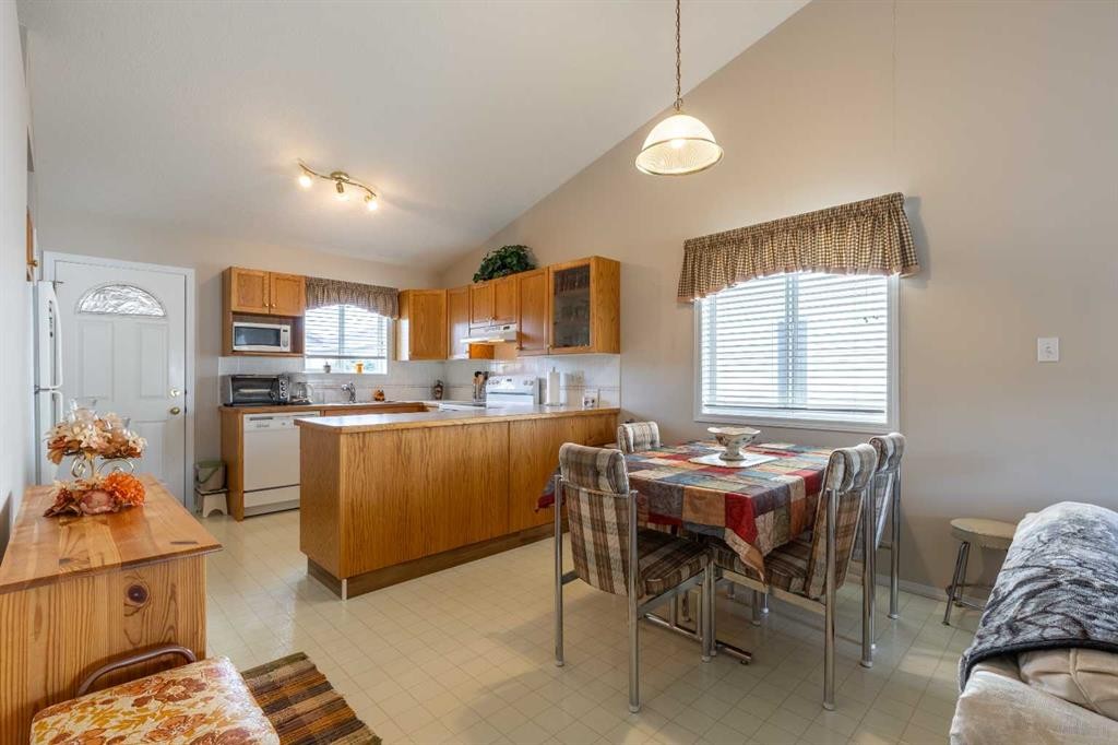 187 Cougar Way North, Lethbridge, AB