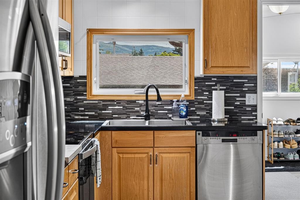1809 129 Street, Blairmore, AB