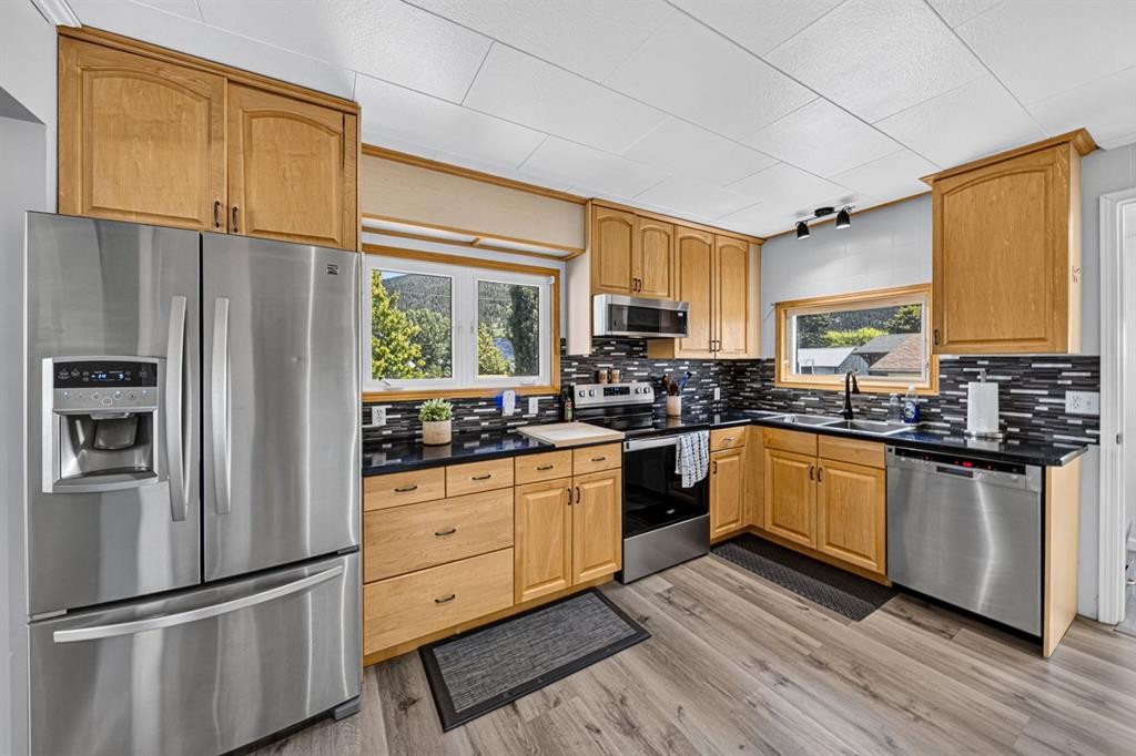 1809 129 Street, Blairmore, AB
