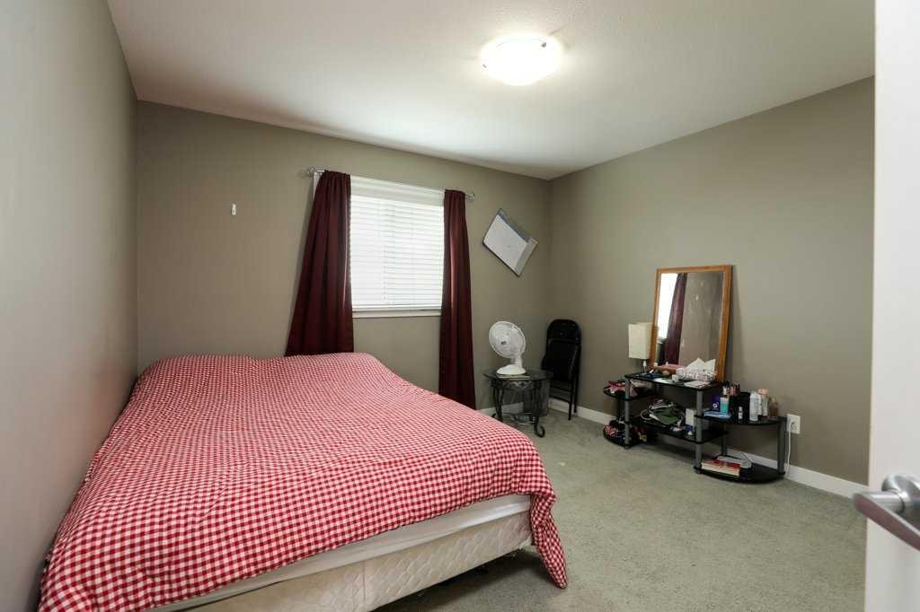 567 Moonlight Lane West, Lethbridge, AB - Indoor Photo Showing Bedroom