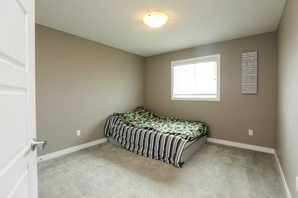 567 Moonlight Lane West, Lethbridge, AB - Indoor Photo Showing Bedroom
