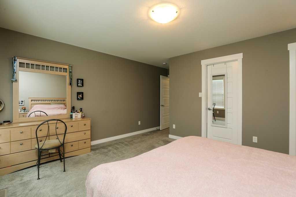 567 Moonlight Lane West, Lethbridge, AB - Indoor Photo Showing Bedroom