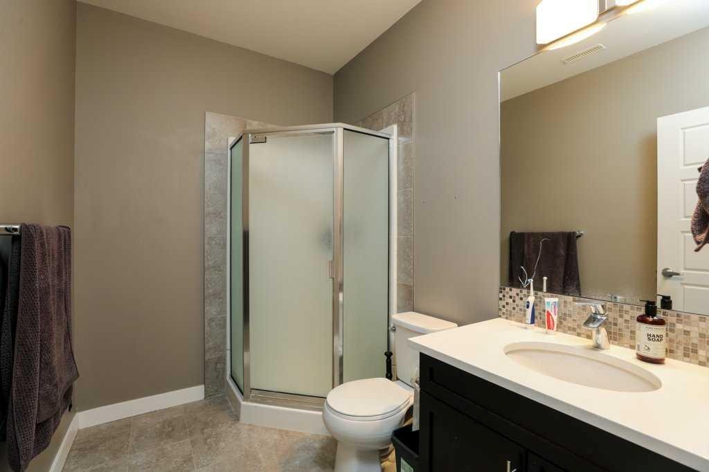 567 Moonlight Lane West, Lethbridge, AB - Indoor Photo Showing Bathroom