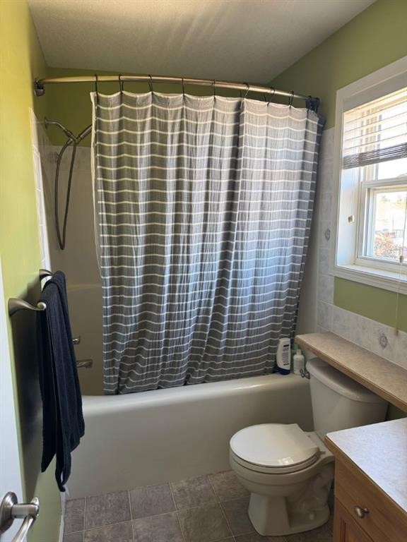 34 Riverbrook Close West, Lethbridge, AB - Indoor Photo Showing Bathroom