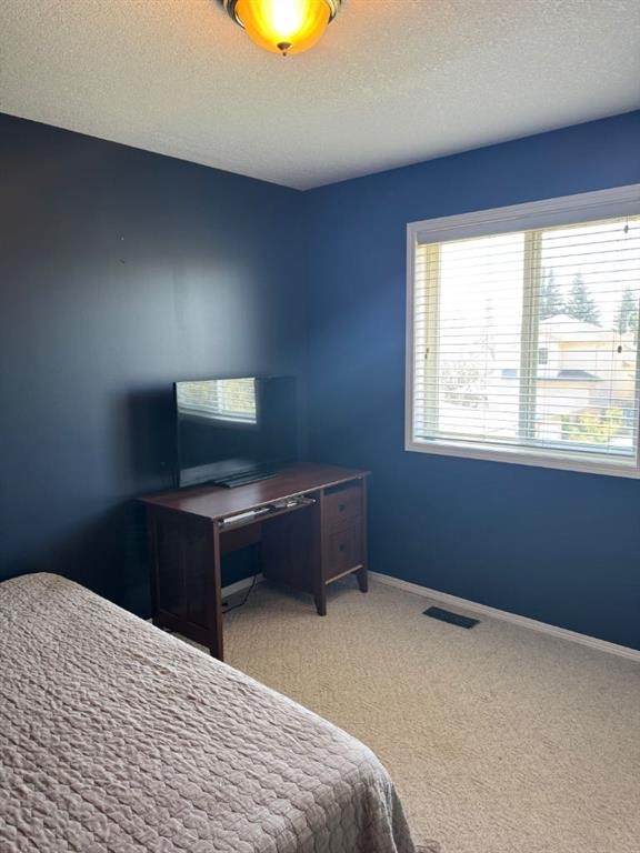 34 Riverbrook Close West, Lethbridge, AB - Indoor Photo Showing Bedroom
