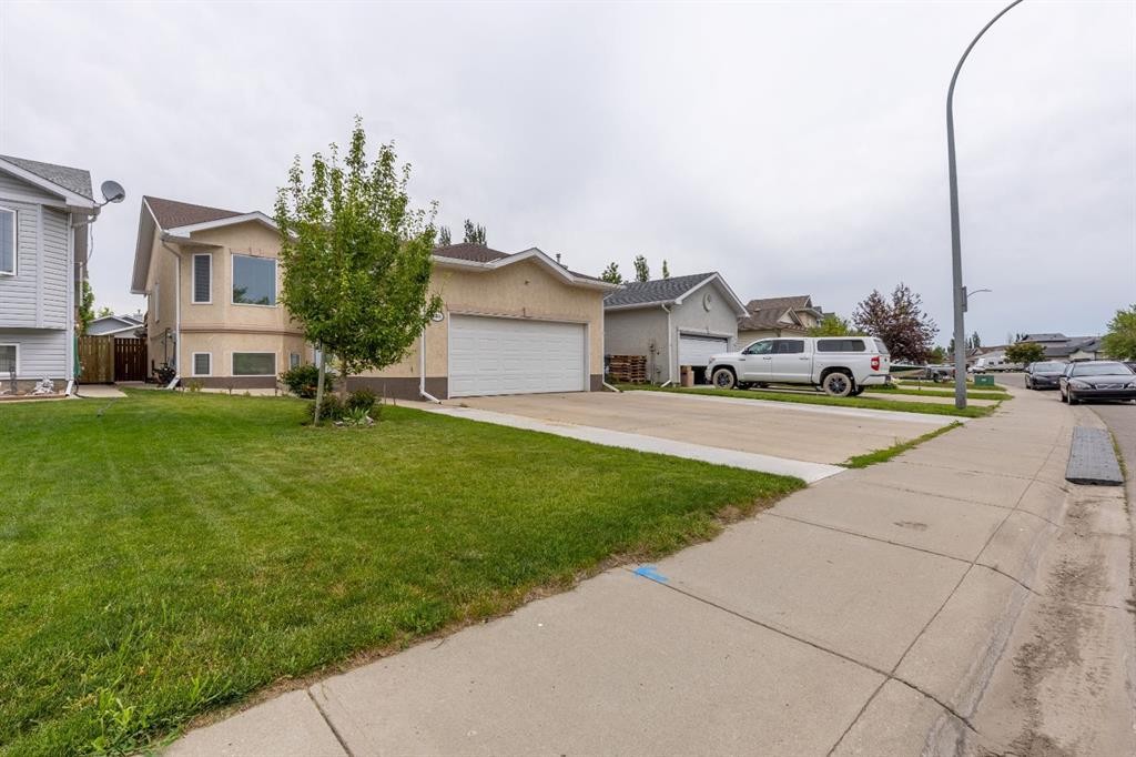 568 Heritage Boulevard West, Lethbridge, AB - Outdoor