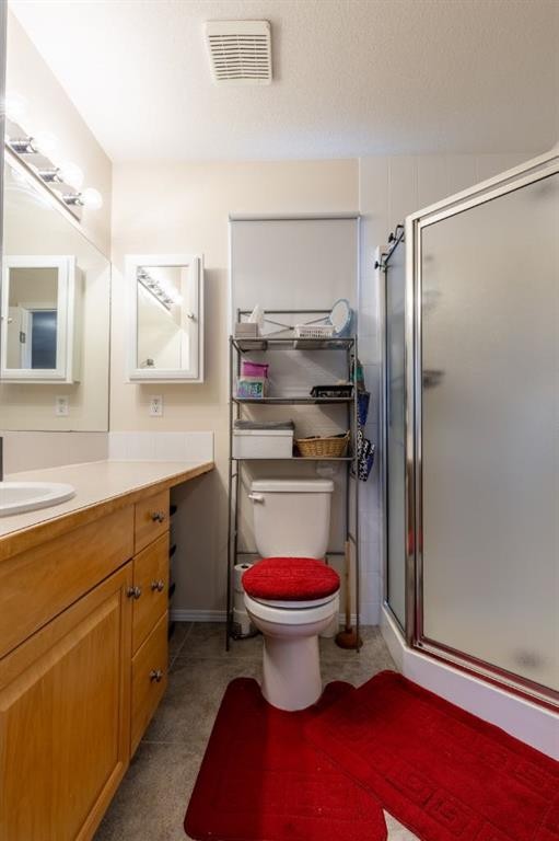 568 Heritage Boulevard West, Lethbridge, AB - Indoor Photo Showing Bathroom