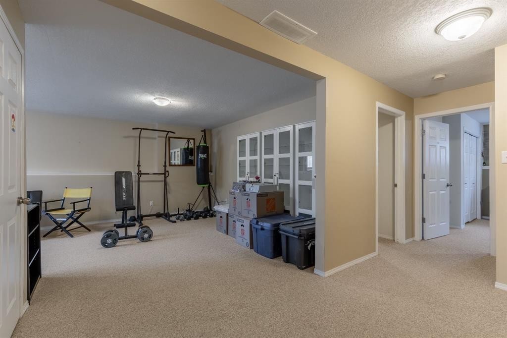 568 Heritage Boulevard West, Lethbridge, AB - Indoor