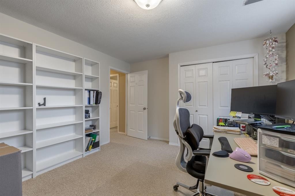 568 Heritage Boulevard West, Lethbridge, AB - Indoor Photo Showing Office