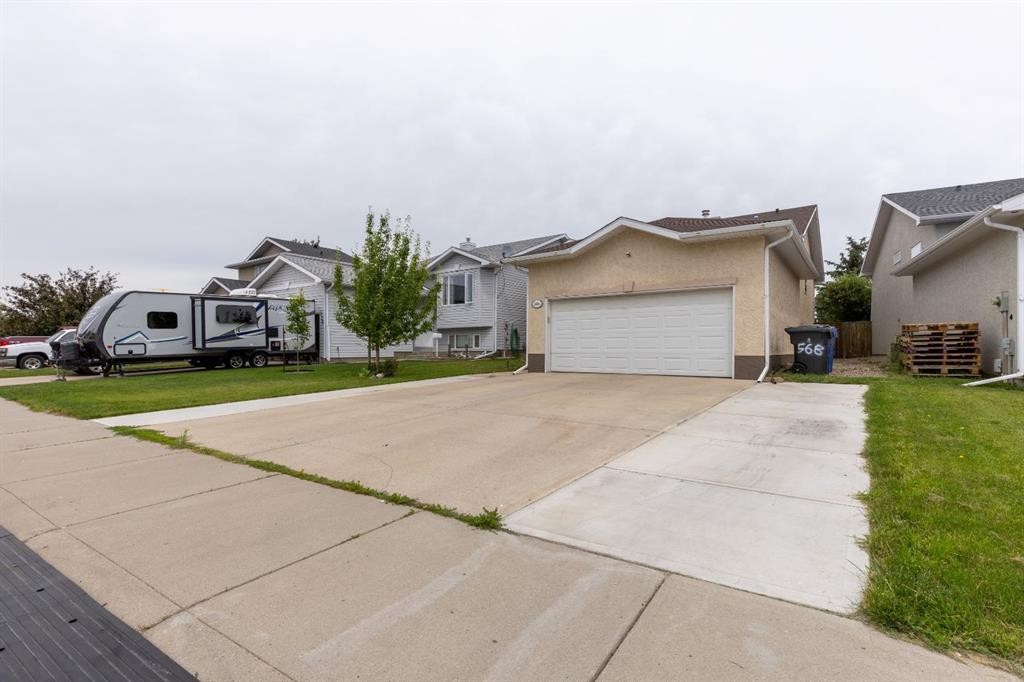 568 Heritage Boulevard West, Lethbridge, AB - Outdoor