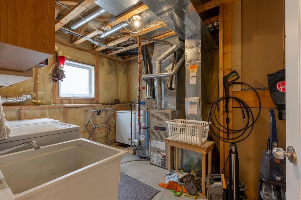 568 Heritage Boulevard West, Lethbridge, AB - Indoor Photo Showing Basement
