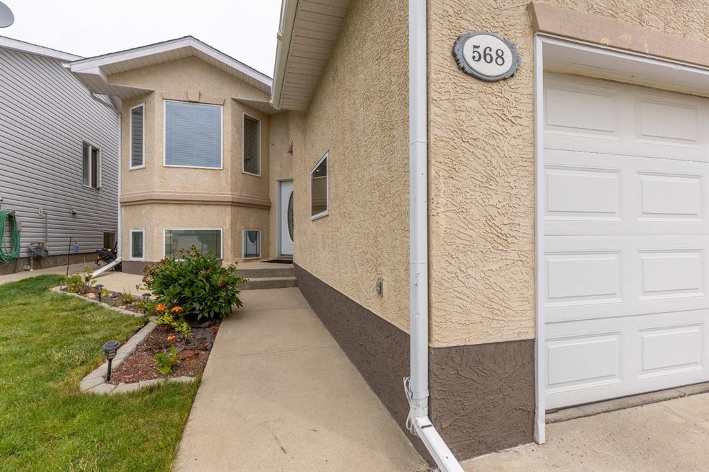 568 Heritage Boulevard West, Lethbridge, AB - Outdoor