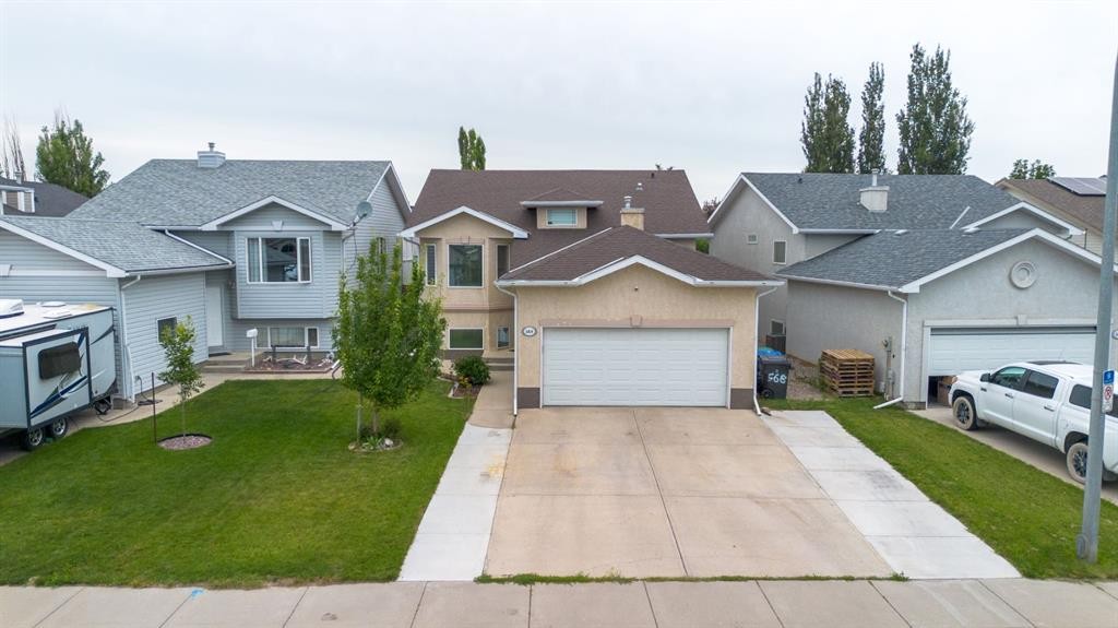 568 Heritage Boulevard West, Lethbridge, AB - Outdoor With Facade