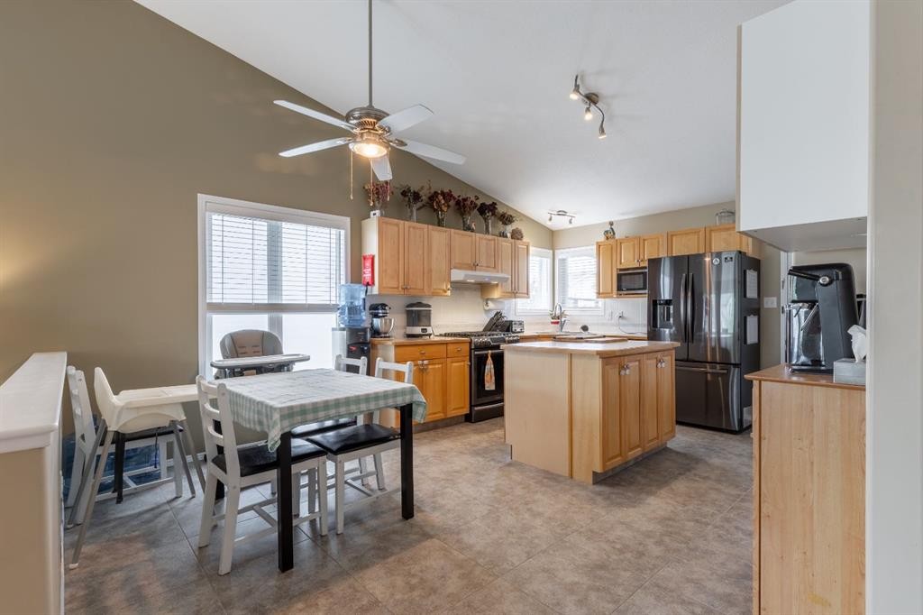568 Heritage Boulevard West, Lethbridge, AB - Indoor