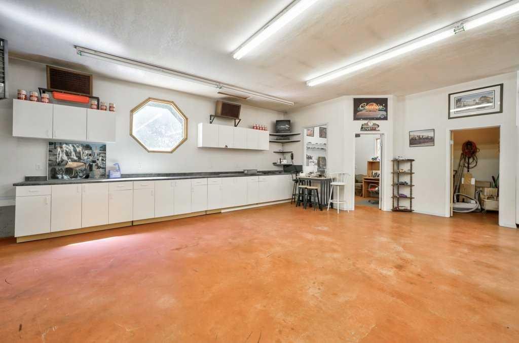 20541 25Th Avenue, Bellevue, AB - Indoor