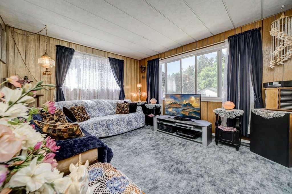 20541 25Th Avenue, Bellevue, AB - Indoor Photo Showing Living Room