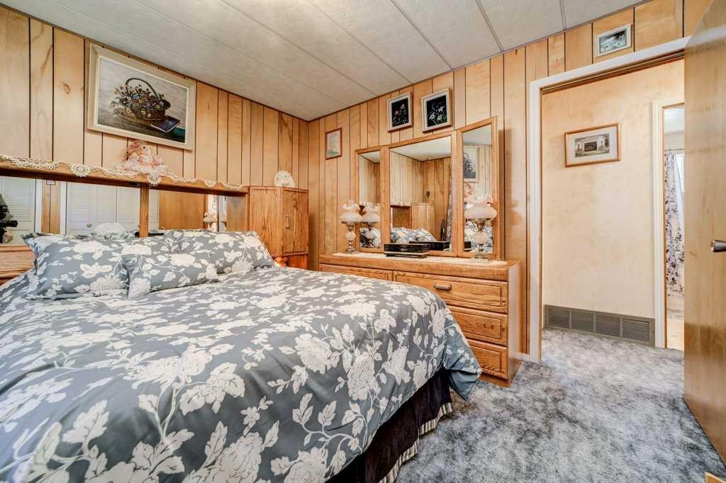 20541 25Th Avenue, Bellevue, AB - Indoor Photo Showing Bedroom