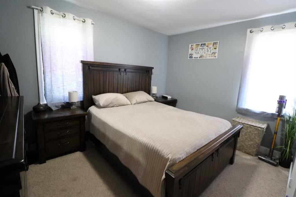 5319 45 Ave, Taber, AB - Indoor Photo Showing Bedroom