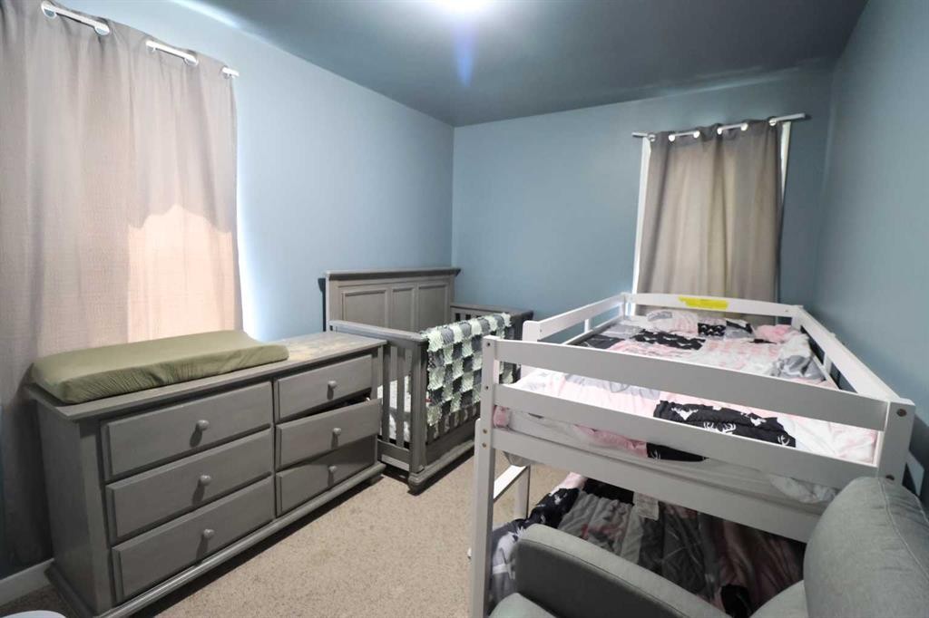 5319 45 Ave, Taber, AB - Indoor Photo Showing Bedroom