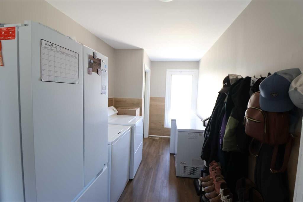 5319 45 Ave, Taber, AB - Indoor Photo Showing Laundry Room