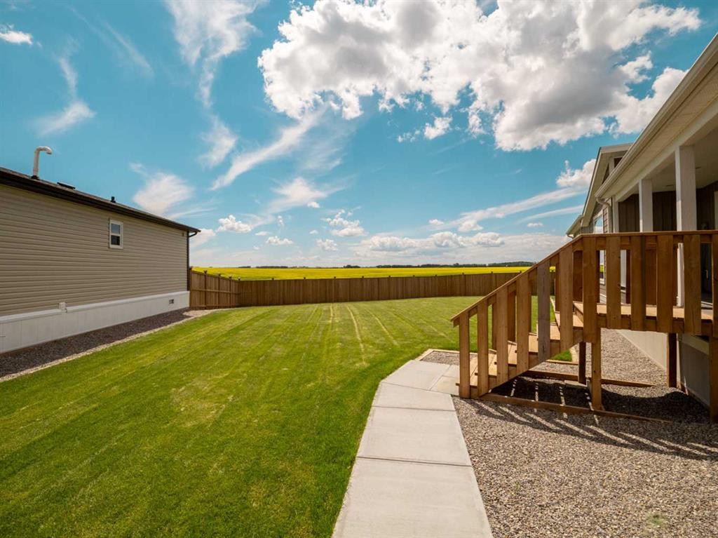 2037 Sunflower Crescent, Coaldale, AB - Outdoor
