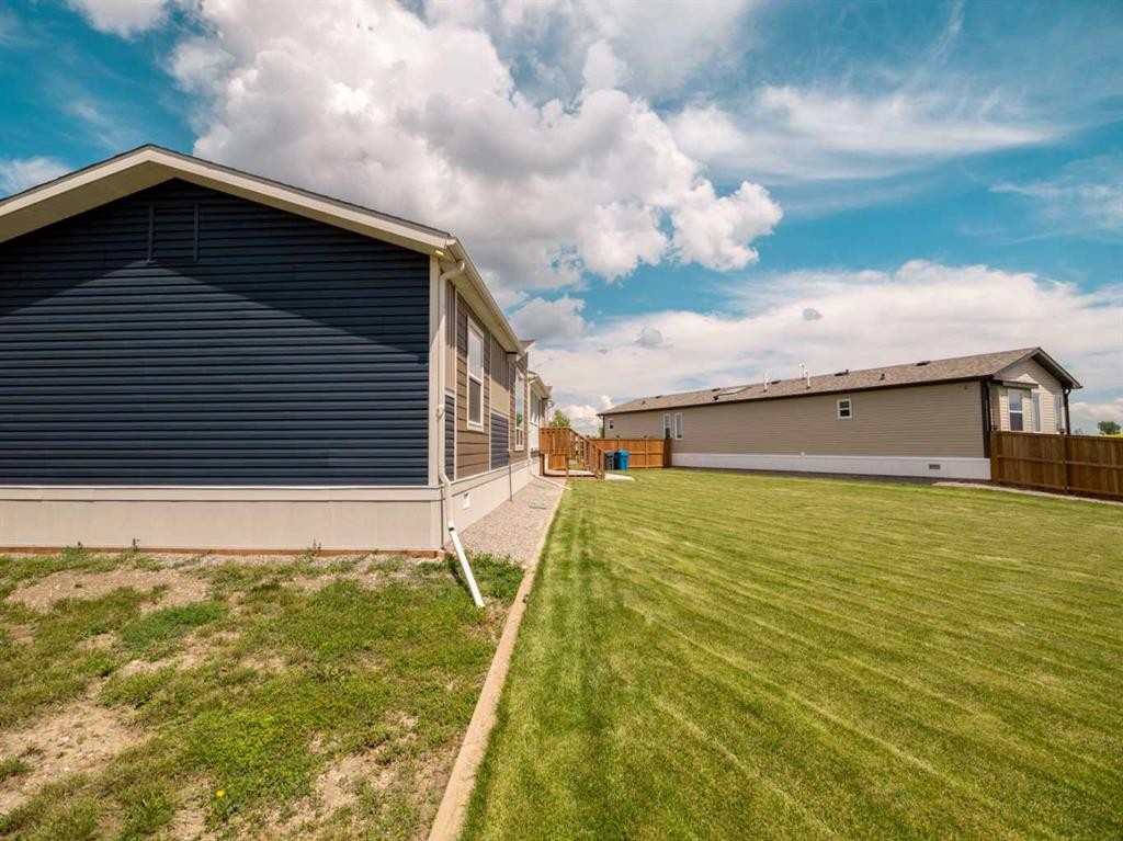 2037 Sunflower Crescent, Coaldale, AB - Outdoor