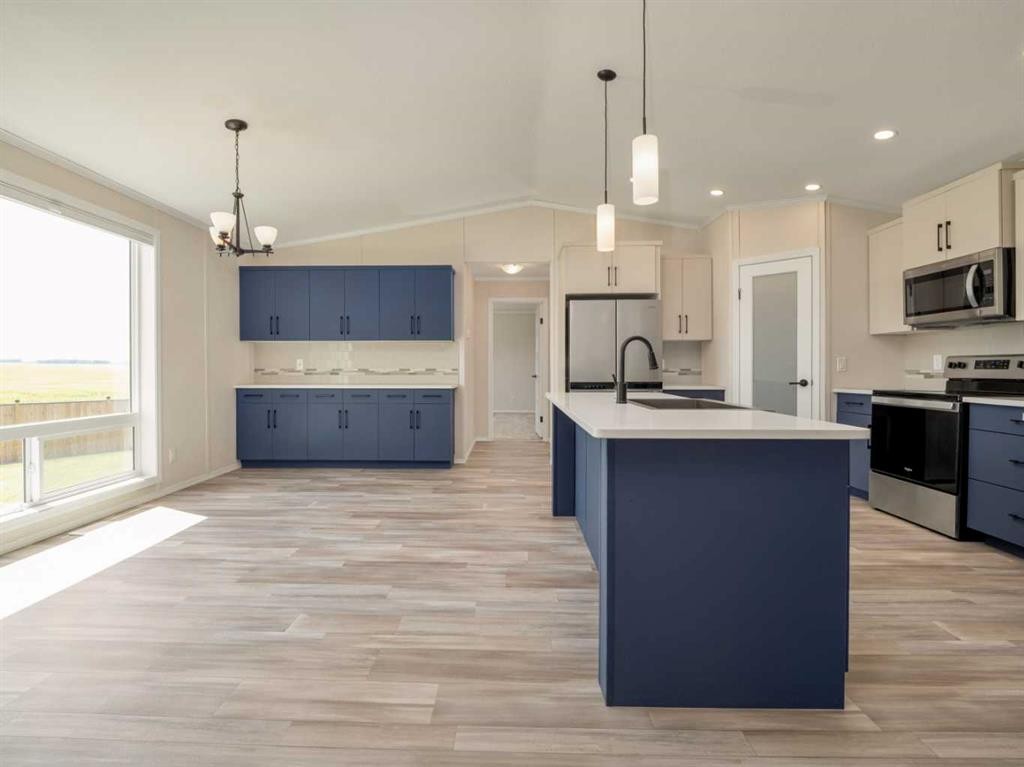 2037 Sunflower Crescent, Coaldale, AB - Indoor Photo Showing Kitchen With Upgraded Kitchen