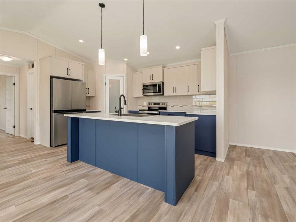 2037 Sunflower Crescent, Coaldale, AB - Indoor Photo Showing Kitchen With Upgraded Kitchen