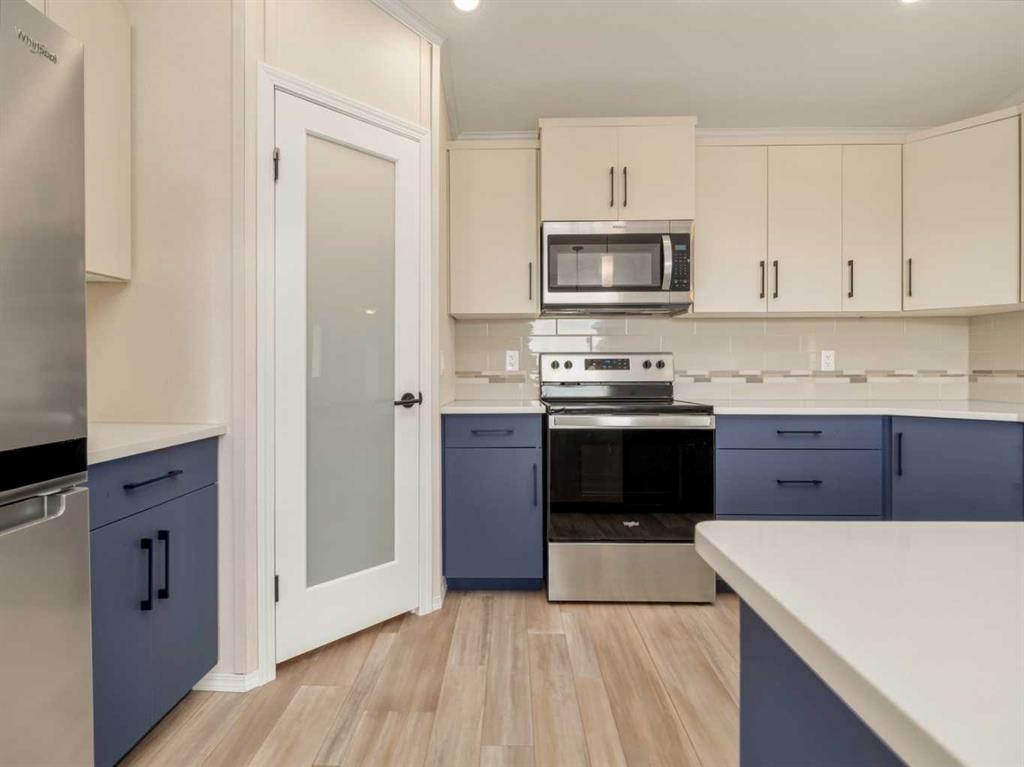 2037 Sunflower Crescent, Coaldale, AB - Indoor Photo Showing Kitchen